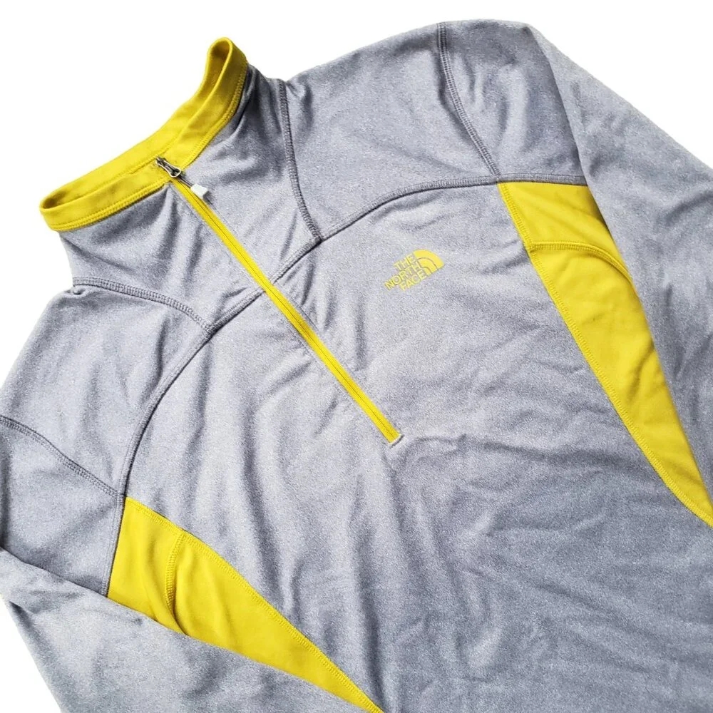 The North Face Men's Essential 1/4 Zip Pullover Performance Shirt Medium
